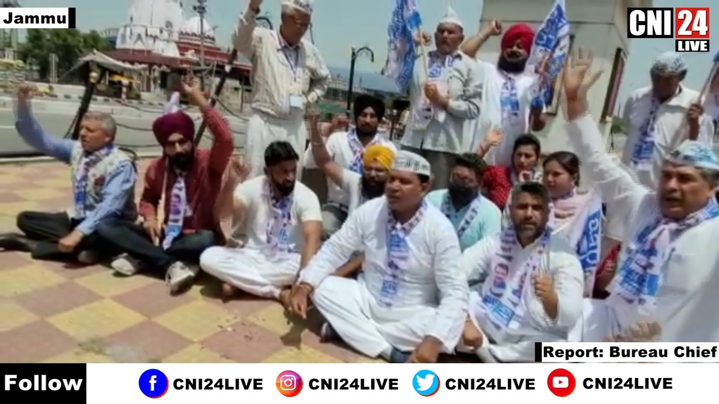 Aam Aadmi Party Jammu-Poonch Lok Sabha wing President, Amit Kapoor with Team on hunger strike