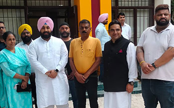 Goyal visits Mohali Mohalla Clinic, met Punjab Cabinet Minister Harjot Bains